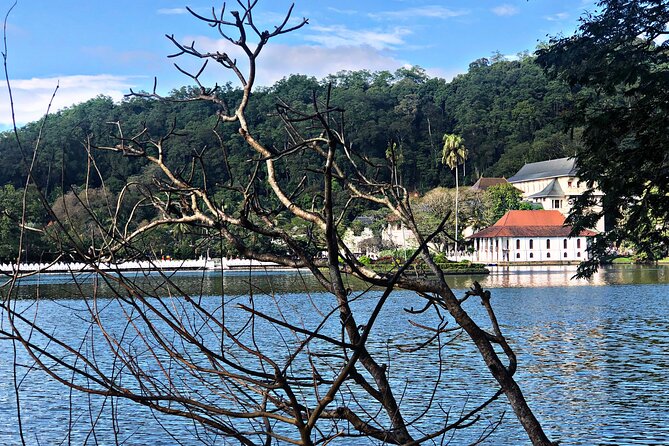 3-Day Heart of Sri Lanka, Kandy, Wonder 8 Sigiriya, Nuwara Eliya-Little England - A fast look at Sri Lanka’s cultural heart