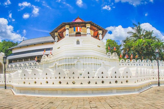 3 Days Tour to Kandy, Nuwara Eliya & Sigiriya - Day 2: Nuwara Eliya and the cool tea country