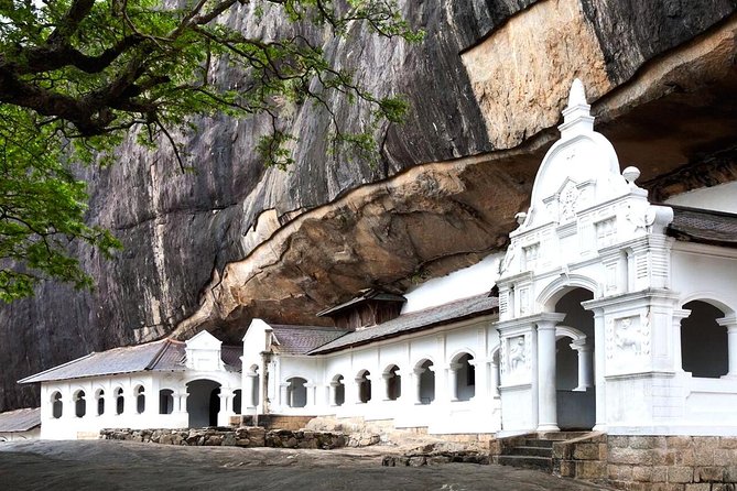 4-Day Essence of Sri Lanka Tour - Day 2: Cycling through Polonnaruwa before climbing Sigiriya