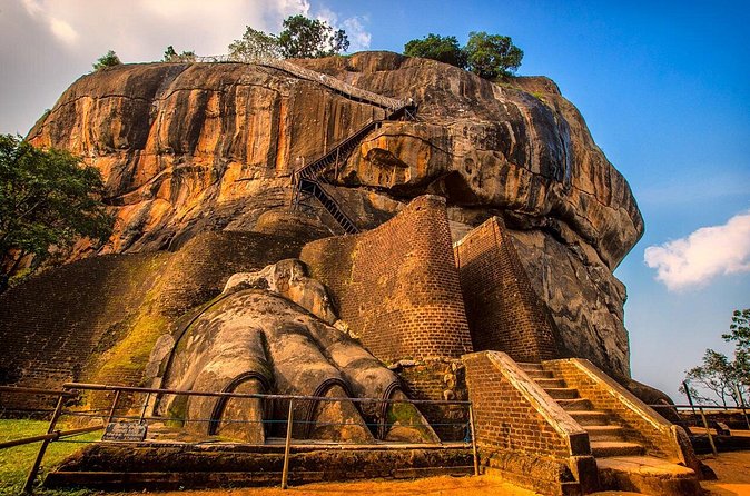 4 Days 3 Nights explore sri Lanka with Mirissa Cabs Sri Lanka - Day three: tea estates and Ramboda Falls