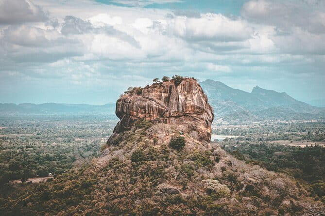4 Days Private Tour In Sri Lanka - Transport, meals, and the real value of $720