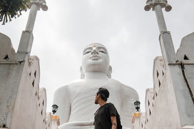 4 Days Private Tour In Sri Lanka - Day 1: From Bandaranaike Airport to Kandy