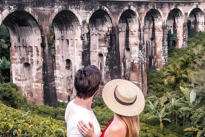 5 Day Sri Lanka Tour : Including Temple of Tooth & Sigiriya Trip - Sigiriya Rock makes a powerful first day