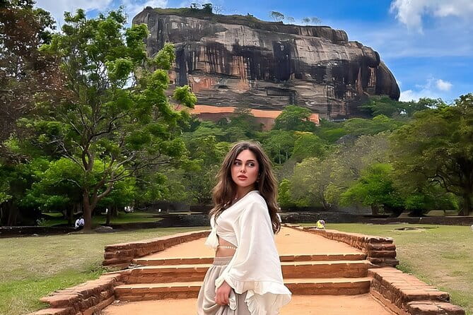5 Day Sri Lanka Tour : Including Temple of Tooth & Sigiriya Trip - Nuwara Eliya brings tea, cool air, and old colonial charm