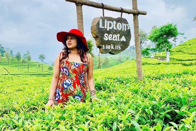 5 DAYS BUDGET TOUR package in Sri Lanka - Day 1: Kandy temples, gardens, and the evening dance show