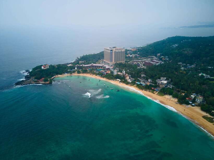 8-Day Sri Lanka Private Round Tour Hotels, Meals, Car, Guide - Day 3: Kandy’s gardens, lake, gems, and Tooth Relic Temple