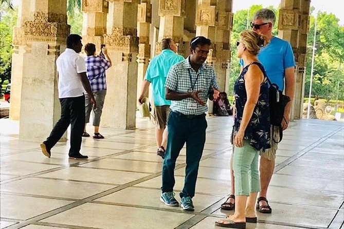 Airport Layover Colombo City tour - Gangaramaya Temple and Beira Lake