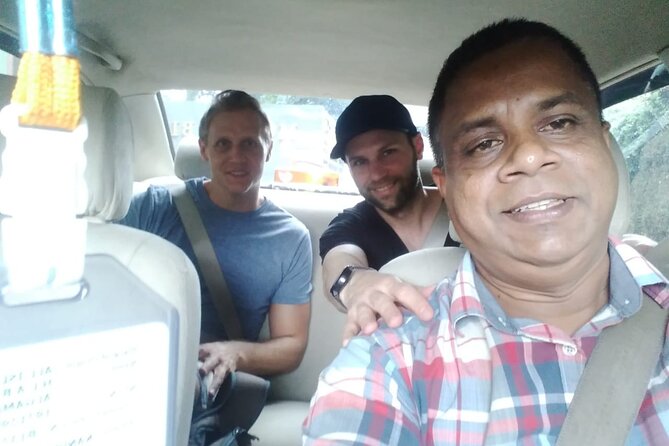 Airport to Negombo Hotel Transfer / Taxi (Airport Transfer) - Air conditioning, WiFi, and bottled water