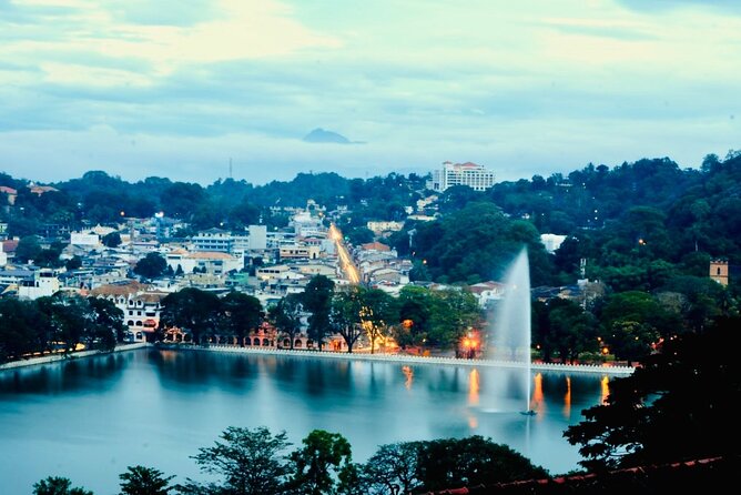All Inclusive Kandy Private Day Tour From Colombo and Negombo - The Temple of the Sacred Tooth Relic sets the tone