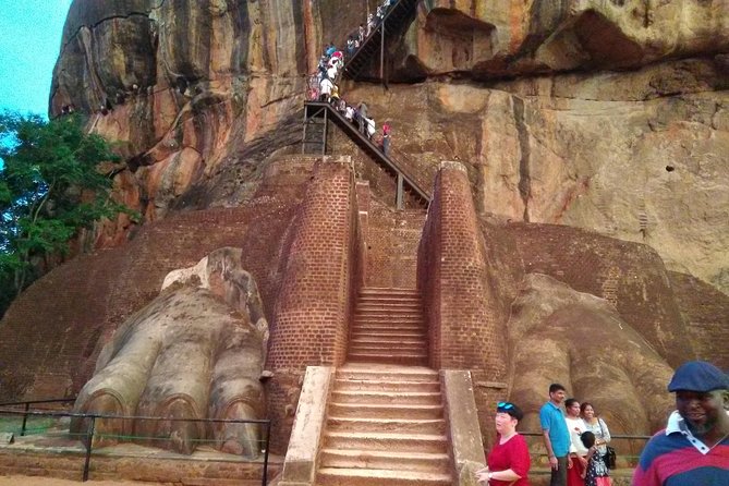 All inclusive Private Day tour Sigiriya, Dambulla & traditional village tour - Key points at a glance