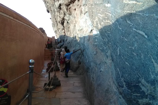 All inclusive Private Day tour Sigiriya, Dambulla & traditional village tour - Lunch, wood carving, and the Oak Ray stop