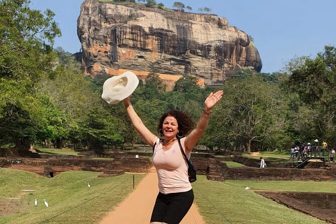 All Inclusive Sigiriya and Dambulla Private Day Tour from Colombo - Five caves filled with Buddhist art