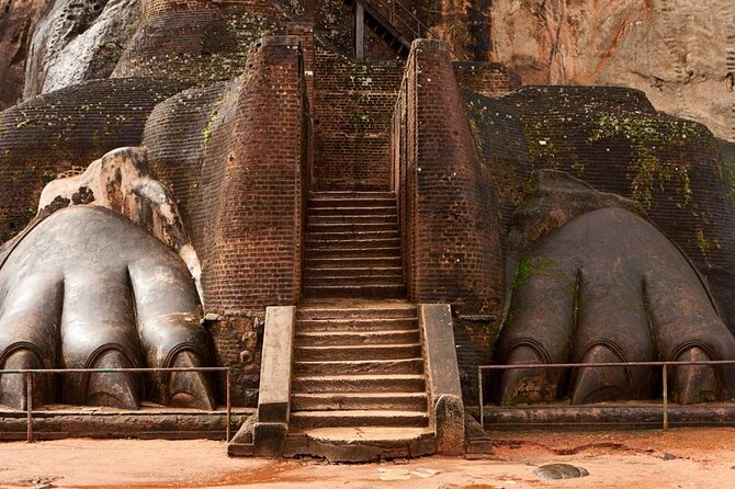 All-inclusive Sigiriya, Dambulla and Wildlife Safari from Colombo - Oak Ray Woodcarvings: a hands-on look at old craft methods