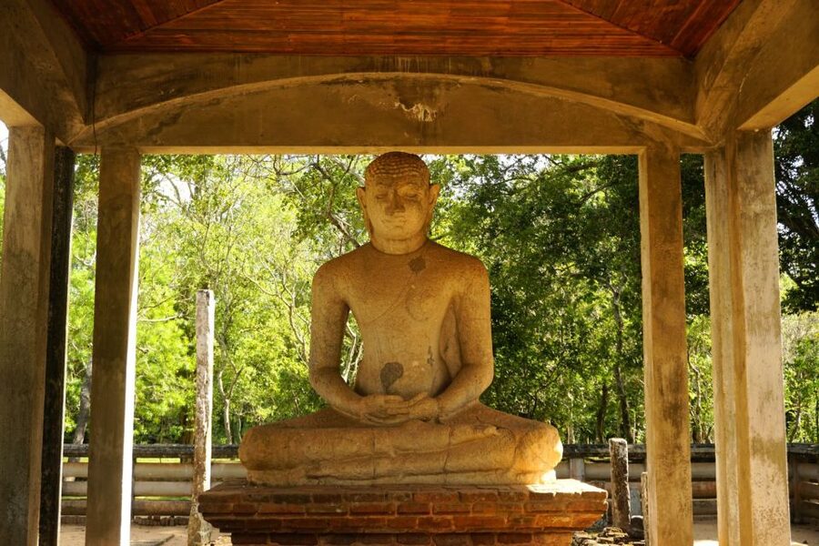 Anuradhapura Private Ancient City Day Tour - Kuttam Pokuna and the quieter ruins