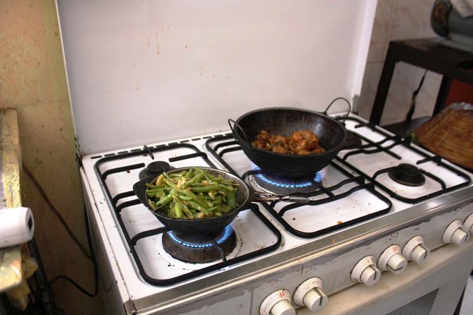 Authentic Sinhalese Cooking Class in Colombo with a Local Family - A Colombo food lesson that begins at home