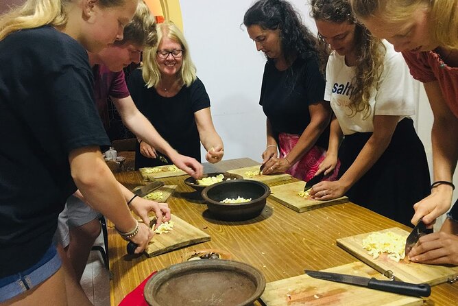 Authentic Sri Lankan Cooking Class in Kandy with Local Family - Key points to know before booking