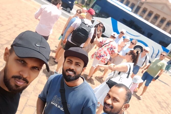 Colombo City Highlights Bus Tour - Key points at a glance