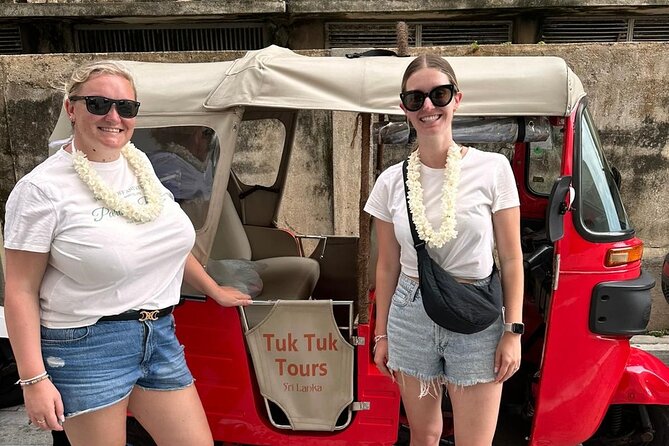 Colombo City Highlights by Tuk Tuk – All-Inclusive Adventure - Pettah Market and the Red Mosque
