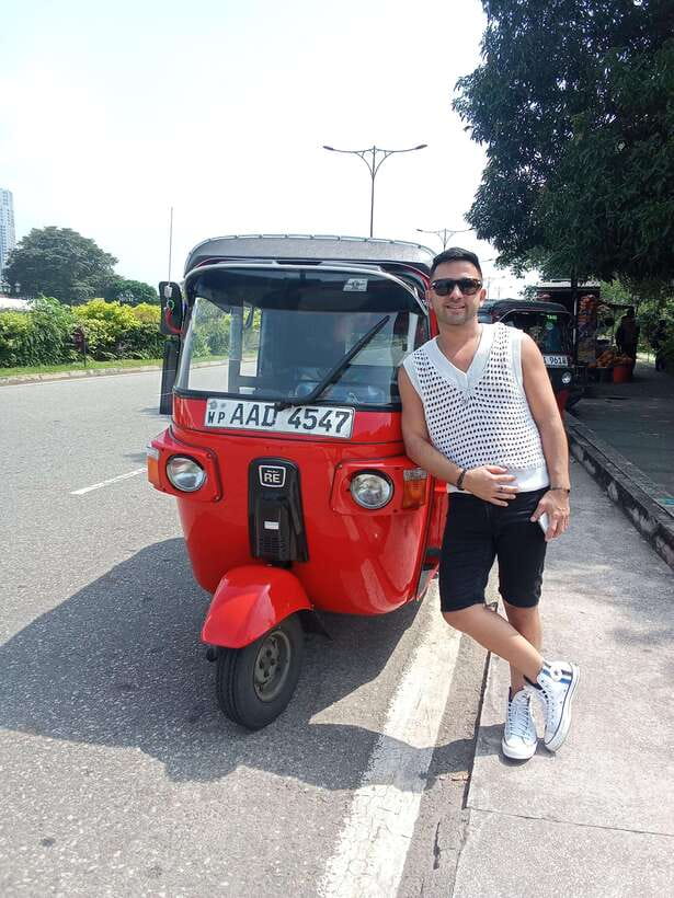 Colombo City Tour by Tuk-Tuk with Hotel Pickup - All Include - Pettah, the Red Mosque, and Colombo’s working center