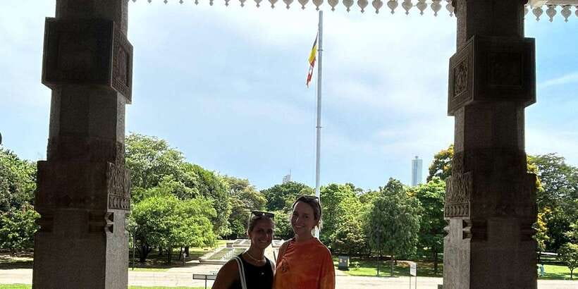 Colombo: City Tour by Tuk Tuk with Pickup - All Inclusive - Gangaramaya Temple and Sri Kailawasanathan Swami Temple