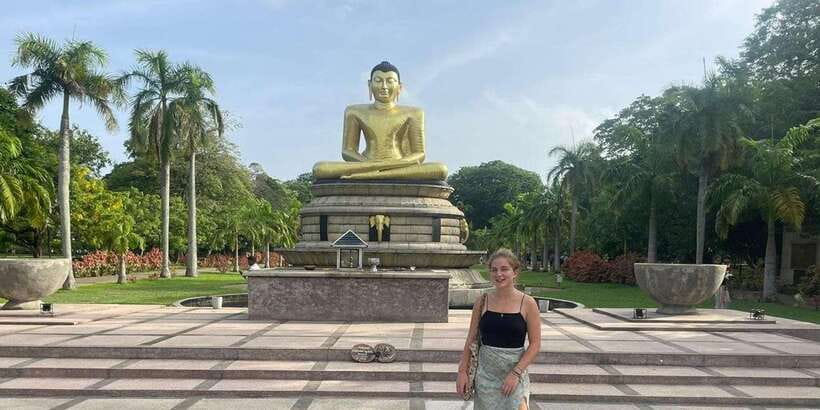 Colombo: City Tour by Tuk Tuk with Srilanka Traditional Food - Street food, rice and curry, and Ceylon tea