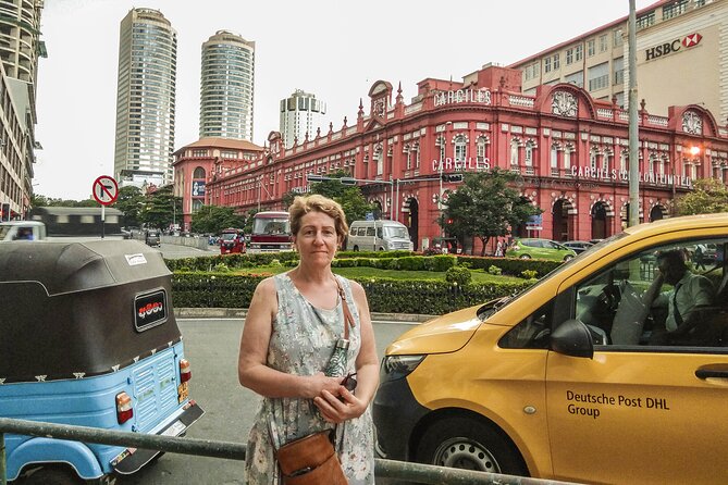 Colombo City Tour from Kalutara - Gangaramaya Temple beside Beira Lake