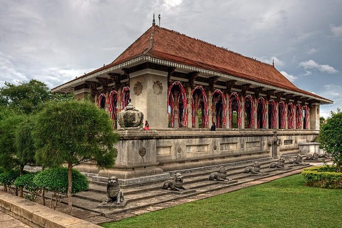 Colombo City Tour from Negombo - Viharamahadevi Park beside the National Museum