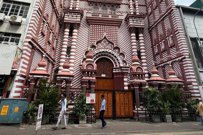 Colombo City Tour With Historical Places ( All Inclusive ) - One hour at Gangaramaya Temple