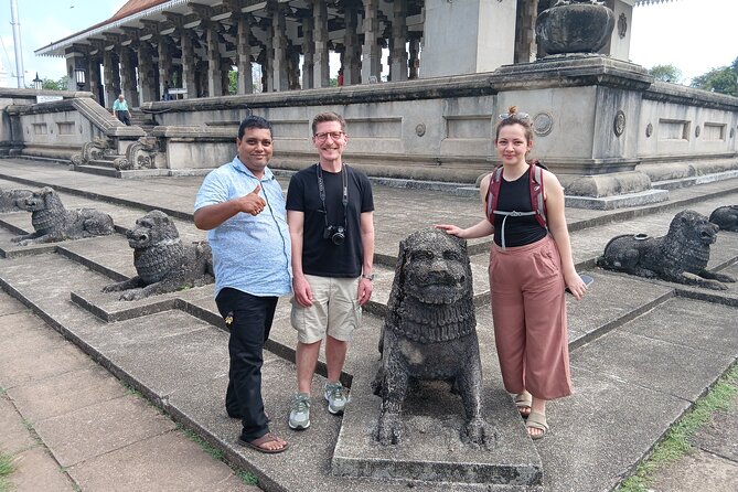 Colombo City Tuk Tuk - Sri Kailawasanathan Hindu Temple and Colombo’s religious mix