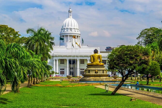 Colombo City Tuk Tuk Safari - From City of Dreams Hotel to the Municipal Council