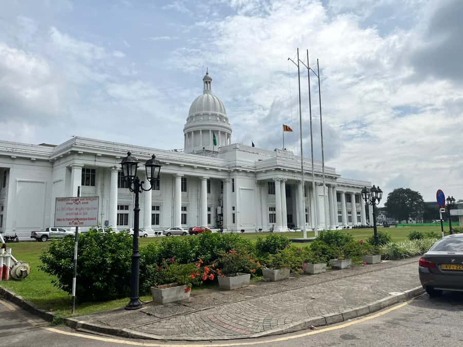 Colombo: Guided City Tour with Entry Tickets - Colombo in four hours: a useful first look