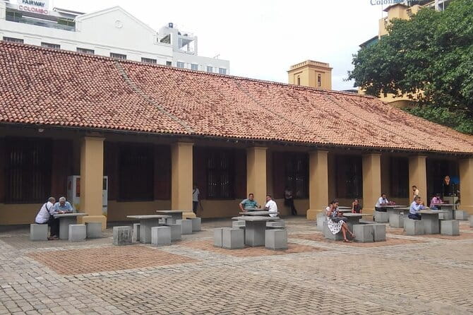 Colombo Half-Day City Tour - Gangaramaya Temple: one hour with Colombo’s most unusual collection