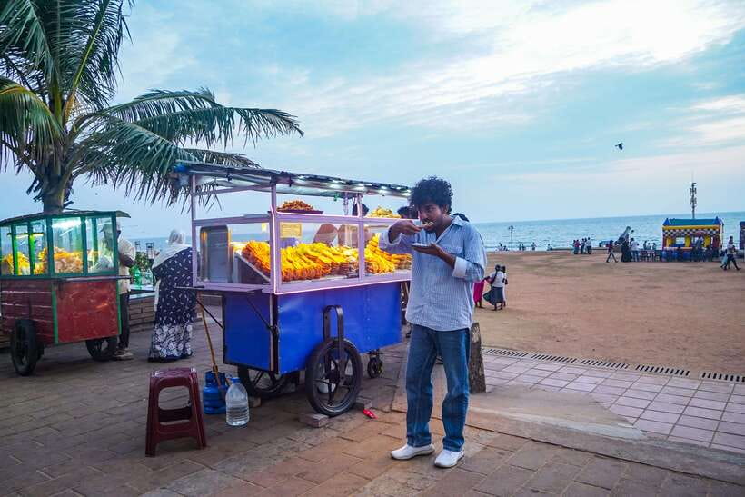 Colombo Local Food Tour by Tuk Tuk – All Inclusive - Kothu roti and the sound of a local favourite