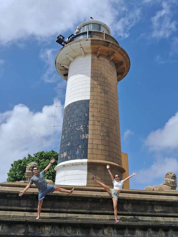 Colombo: Local Guide with Colombo City Tour by Tuk Tuk - Old Parliament and Vihara Maha Devi Park