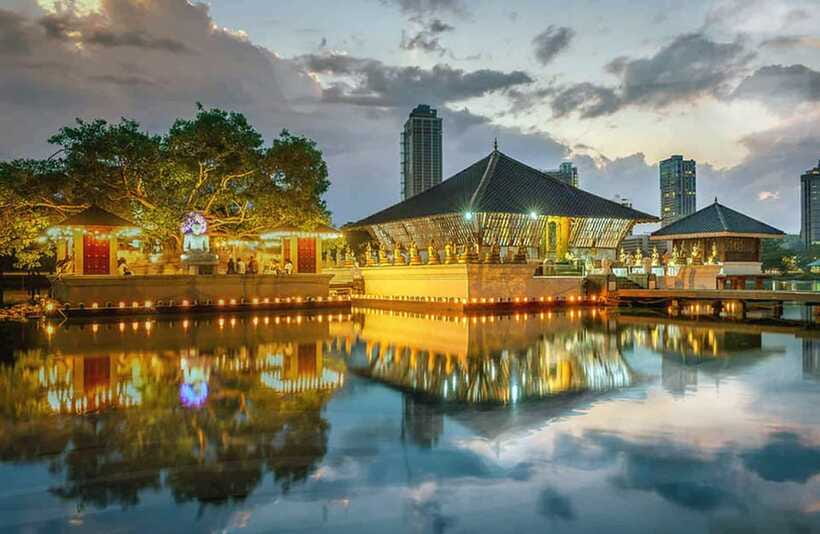 Colombo: One Day Private City Tour With Gangaramaya Temple - Pettah, the railway station, and Dutch colonial Colombo