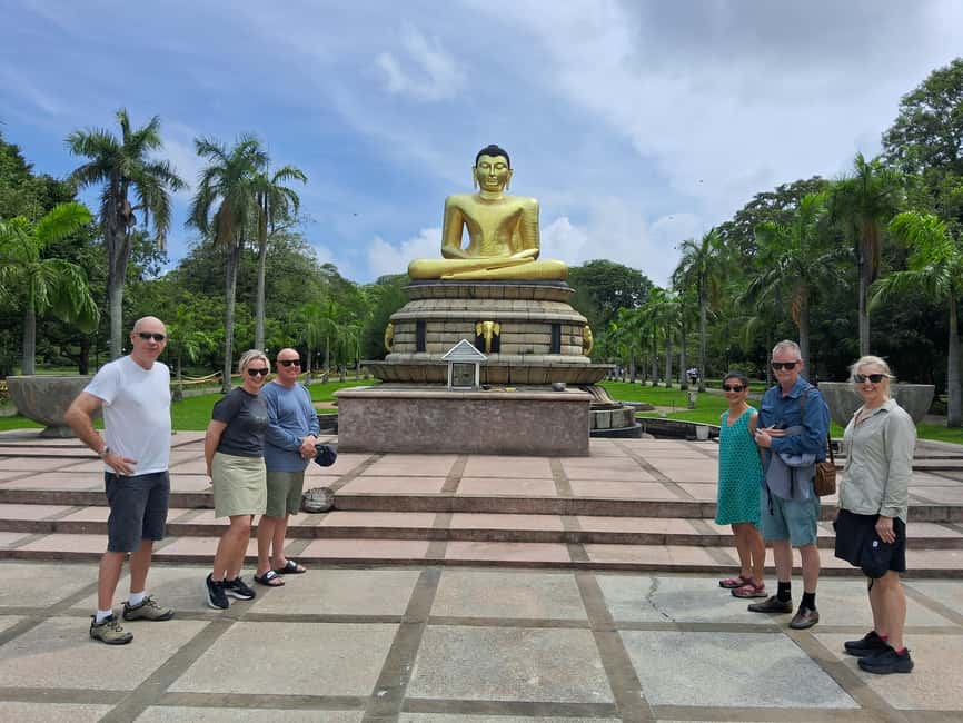 Colombo: Private City Tour by Tuk tuk - All Inclusive - Colombo Fort, the railway station, and Dutch Hospital