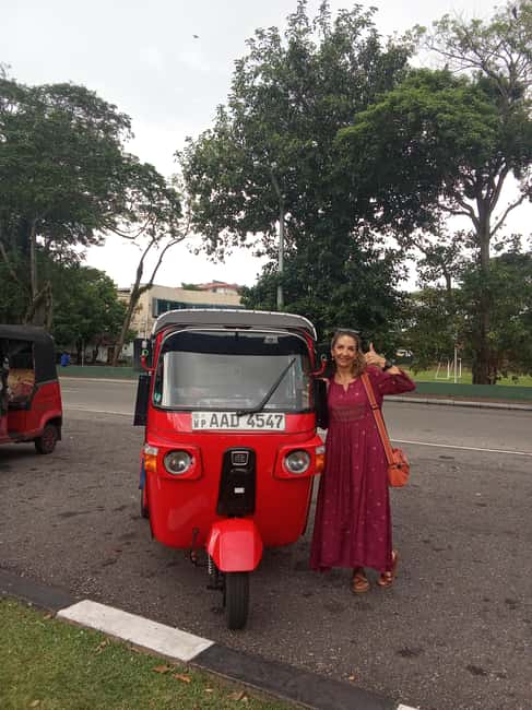 Colombo: Private City Tour by Tuk tuk - All Inclusive - A Hindu temple and Colombo’s religious mix