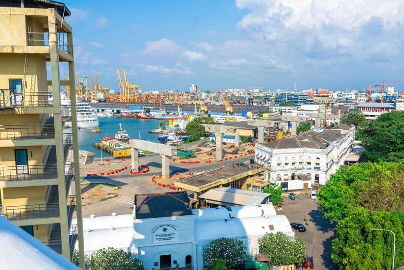 Colombo: private city tour from Negombo with hotel transfers - Colombo Fort, Dutch Hospital, and old city traces