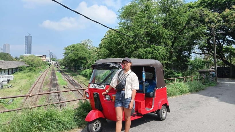 Colombo Private Guided City Tour by Tuk Tuk - All Inclusive - Independence Memorial Hall and Vihara Maha Devi Park