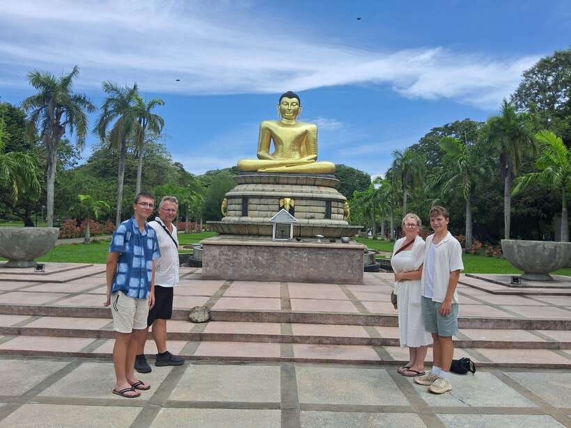 Colombo: Private Guided Tuk Tuk City Tour with Hotel Pickup - The guides and what the private format changes