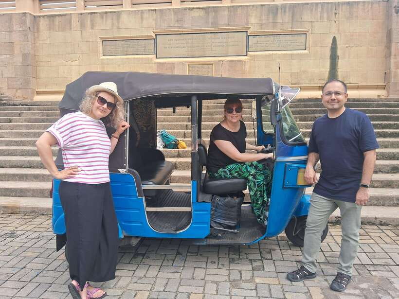 Colombo: Private Guided Tuk Tuk City Tour with Hotel Pickup - Why a tuk tuk is a smart way to see Colombo
