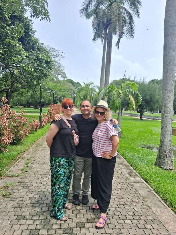 Colombo: Private Guided Tuk Tuk City Tour with Hotel Pickup - Pettah Market and the Red Mosque