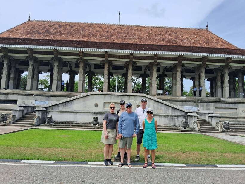 Colombo: Private Guided Tuk Tuk City Tour with Hotel Pickup - Galle Face Green and the Old Parliament
