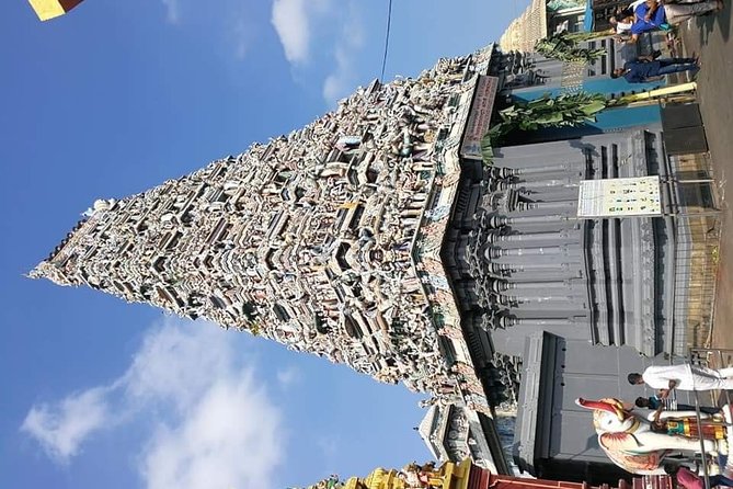 Colombo Private guideTour byTuk Tuk Morning Evening All inclusive - Independence Memorial Hall and Colombo’s civic center