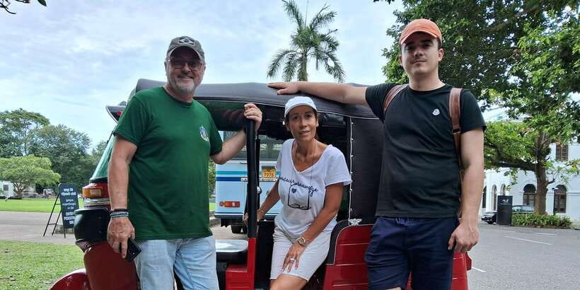 Colombo: Private Tuk-Tuk City Tour with All Entry Fees - Parks, parliament, and Colombo’s public face