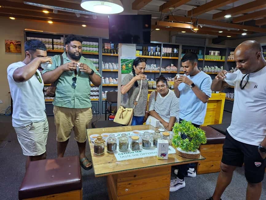 Colombo: Private Tuk-Tuk City Tour with Guide & All Tickets - Pettah delivers the strongest taste of everyday Colombo