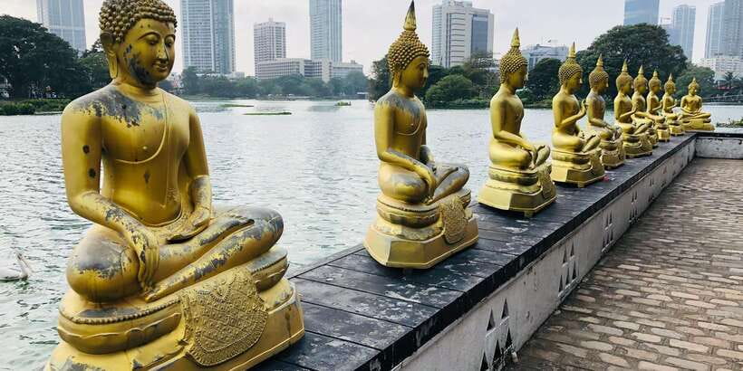 Colombo privet Day Tour and shopping - Old Town Hall and Jami Ul-Alfar Mosque add local character