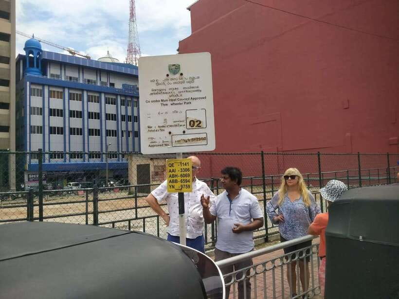 Colombo Sightseeing Private Tour by Tuk Tuk MorningOREvening - Starting the day in Colombo