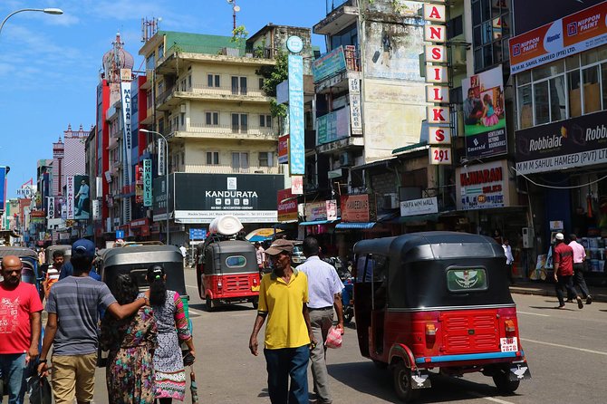 Colombo Sightseeing & Shopping - The traditional gem mine stop