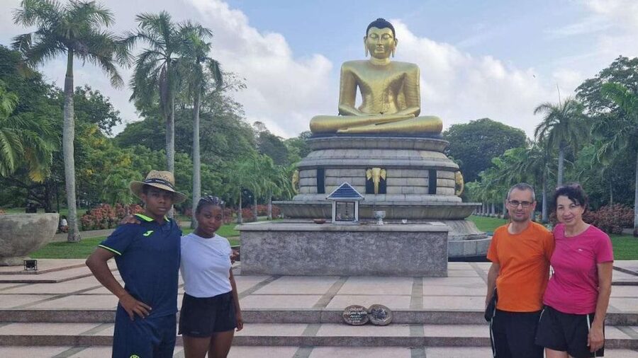 Colombo: Sightseeing Tour by Tuk Tuk Safari - All Inclusive - Gangaramaya Temple and Gangarama Sima Malaka